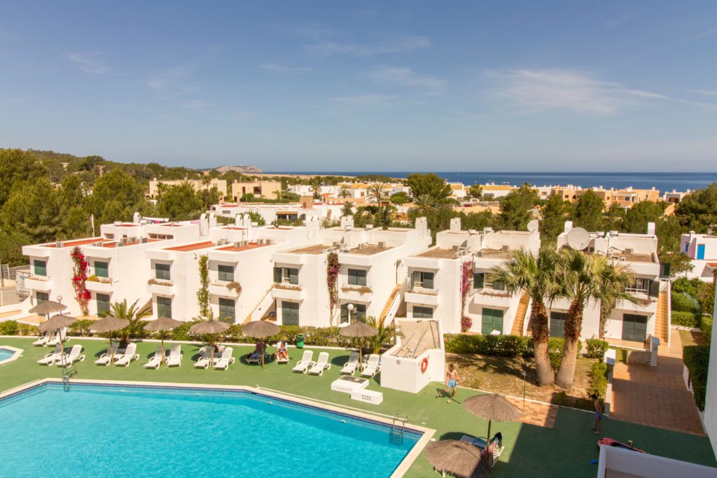 piscina-torrentbay - Blog Intercorp | Apartamentos y hoteles en Ibiza ...